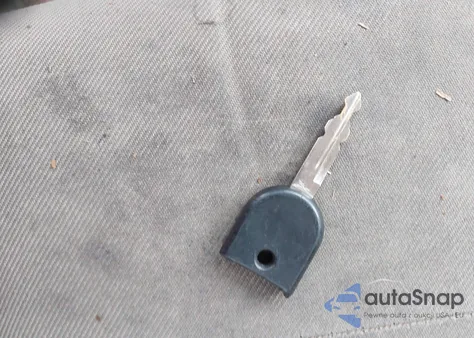 2005 Ford Escape Xls z USA, uszkodzony, nr VIN 1FMYU02Z45KA23422